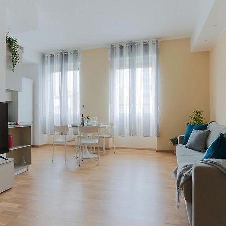 The Best Rent - Bright One-Bedroom Apartment In Corso Vittorio Emanuele II Milán Exterior foto